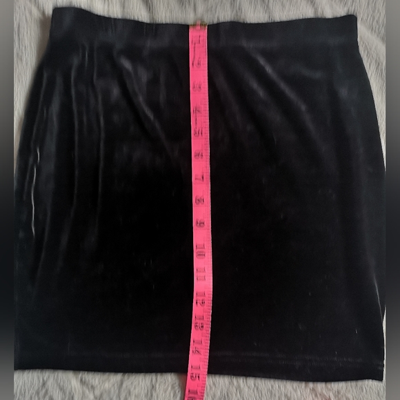 Black velvet skirt - Picture 5 of 5